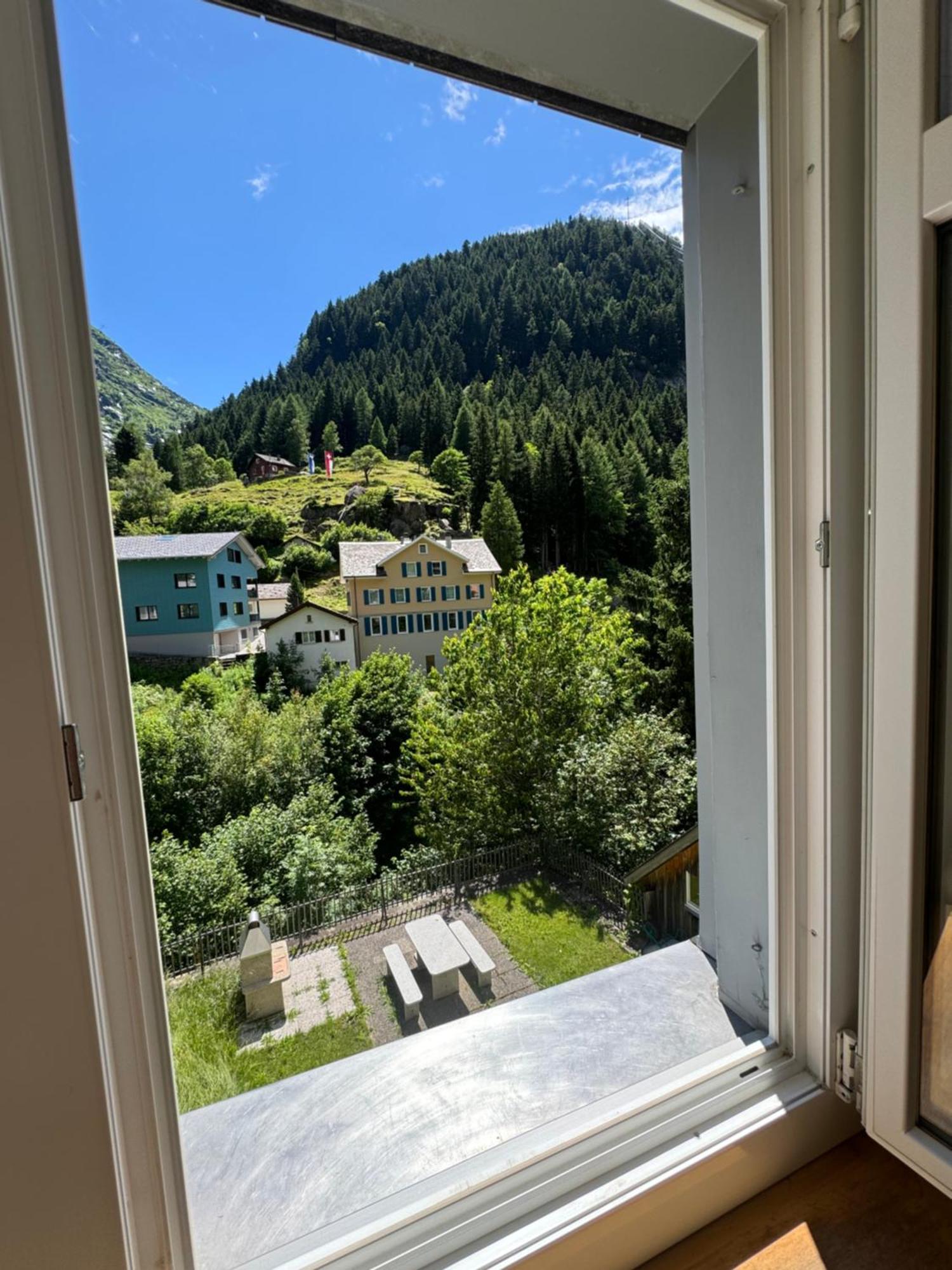 Alpine Haus Apartment Goschenen Exterior photo